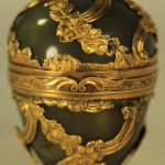 An Ornate Gold Cagework & Agate Egg-Form Pendant/Box