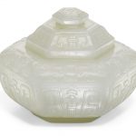 A CARVED PALE CELADON JADE HEXAGONAL JAR AND COVER