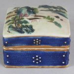 A SMALL CHINESE FAMILLE ROSE SQUARE SECTION PORCELAIN BOX